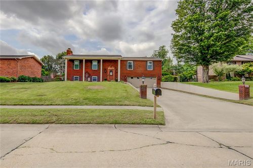 311 Kennedy Dr, Sikeston, MO, 63801-5160 | Card Image
