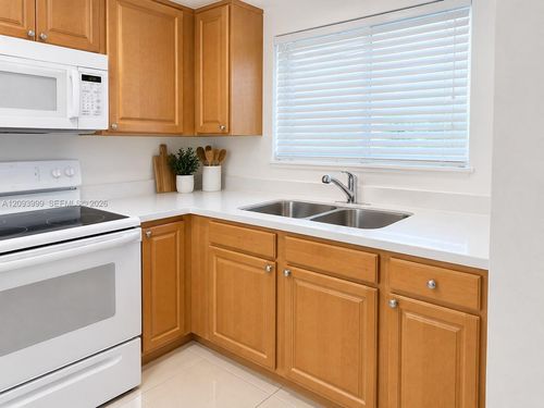 102-770 Ne 128th St, North Miami, FL, 33161-4841 | Card Image
