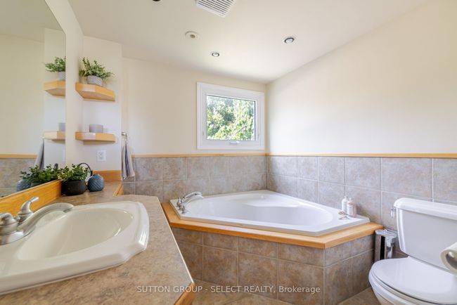 7474 Riverside Dr, House other with 3 bedrooms, 2 bathrooms and 6 parking in Port Franks ON | Image 29