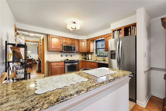 1609 Zeuger St, House other with 3 bedrooms, 3 bathrooms and 2 parking in Glenshaw PA | Image 12