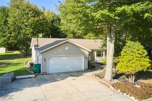 5735 W Maple Rd, Geneva, OH, 44041-9161 | Card Image