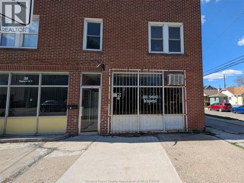 42 Shepherd St E, Windsor, ON, N8X2J8 | Card Image