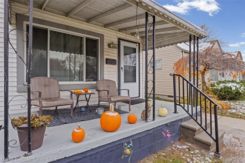 14898 Chesterfield Ave, Warren, MI, 48089-2135 | Card Image