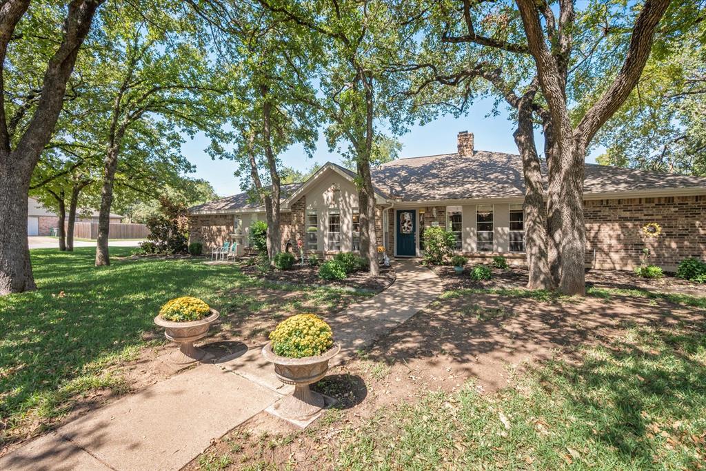Highland Park Dr, Hurst, TX 76054
