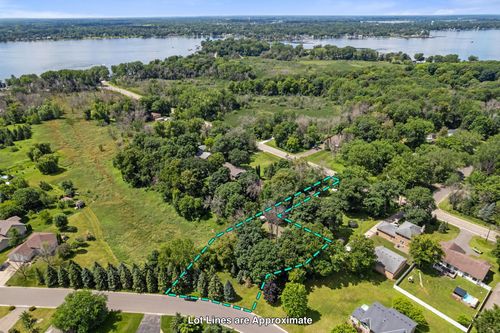 7688 N Shore Trail, Forest Lake, MN, 55025 | Card Image