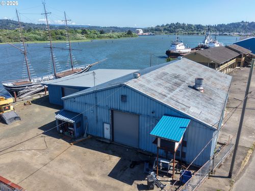 390 N Front St, Coos Bay, OR, 97420-2325 | Card Image