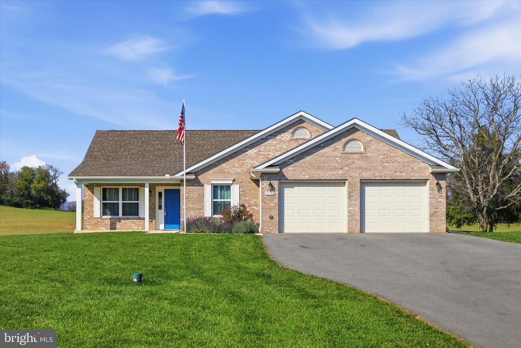Residential in CLEAR SPRING