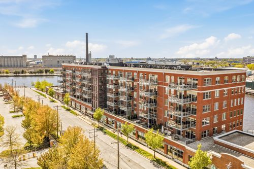 601 E Erie St, MILWAUKEE, WI, 53202-6200 | Card Image