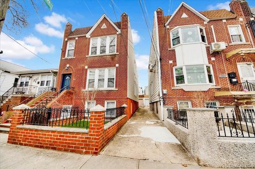 2925 Wellman Ave, Bronx, NY, 10461-5521 | Card Image