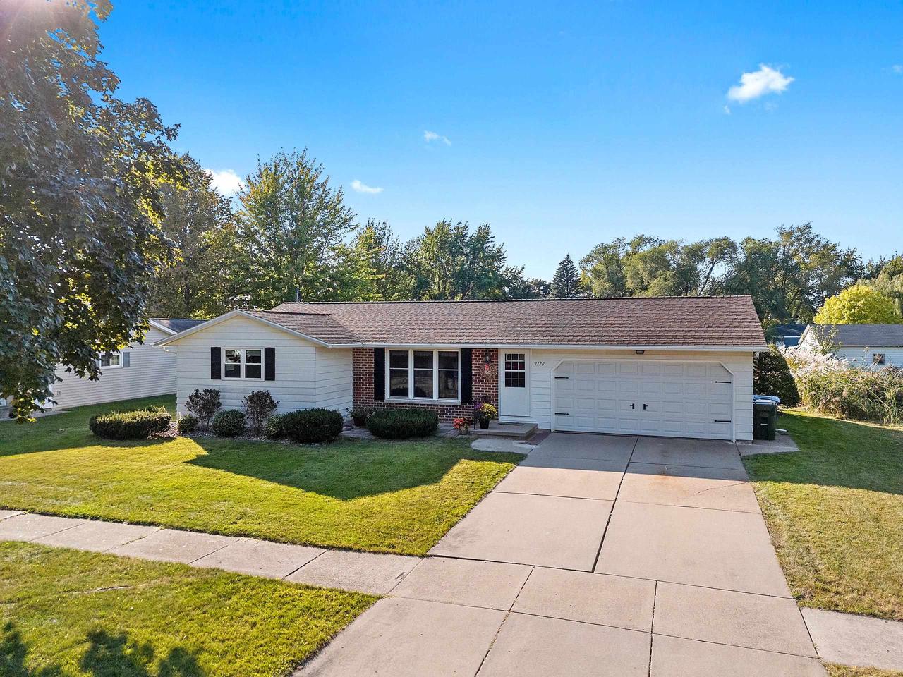 Robin St, DE Pere, WI 54115