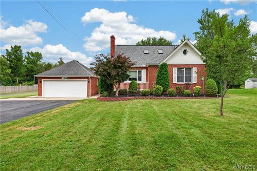 230 Michael Rd, Orchard Park, NY, 14127-1246 | Card Image