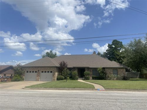 888 Acorn St, Giddings, TX, 78942-4440 | Card Image