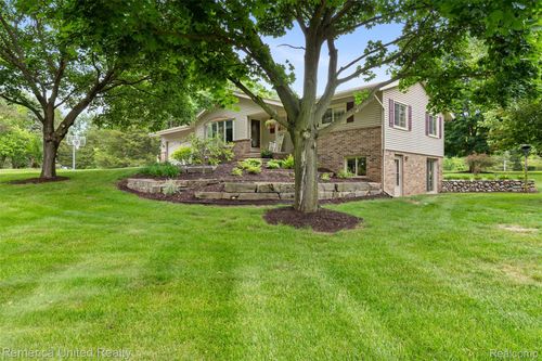 8763 Bishop Road, Green Oak Township, MI, 48116 | Card Image