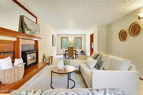 8231 Summerset Dr, Anchorage, AK, 99518-2945 | Card Image
