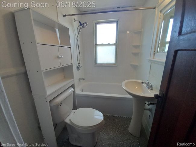 Bathroom | Image 7