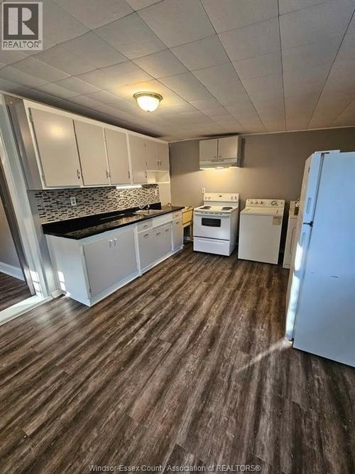 2-4275 Wyandotte E, Windsor, ON, N8Y1G8 | Card Image
