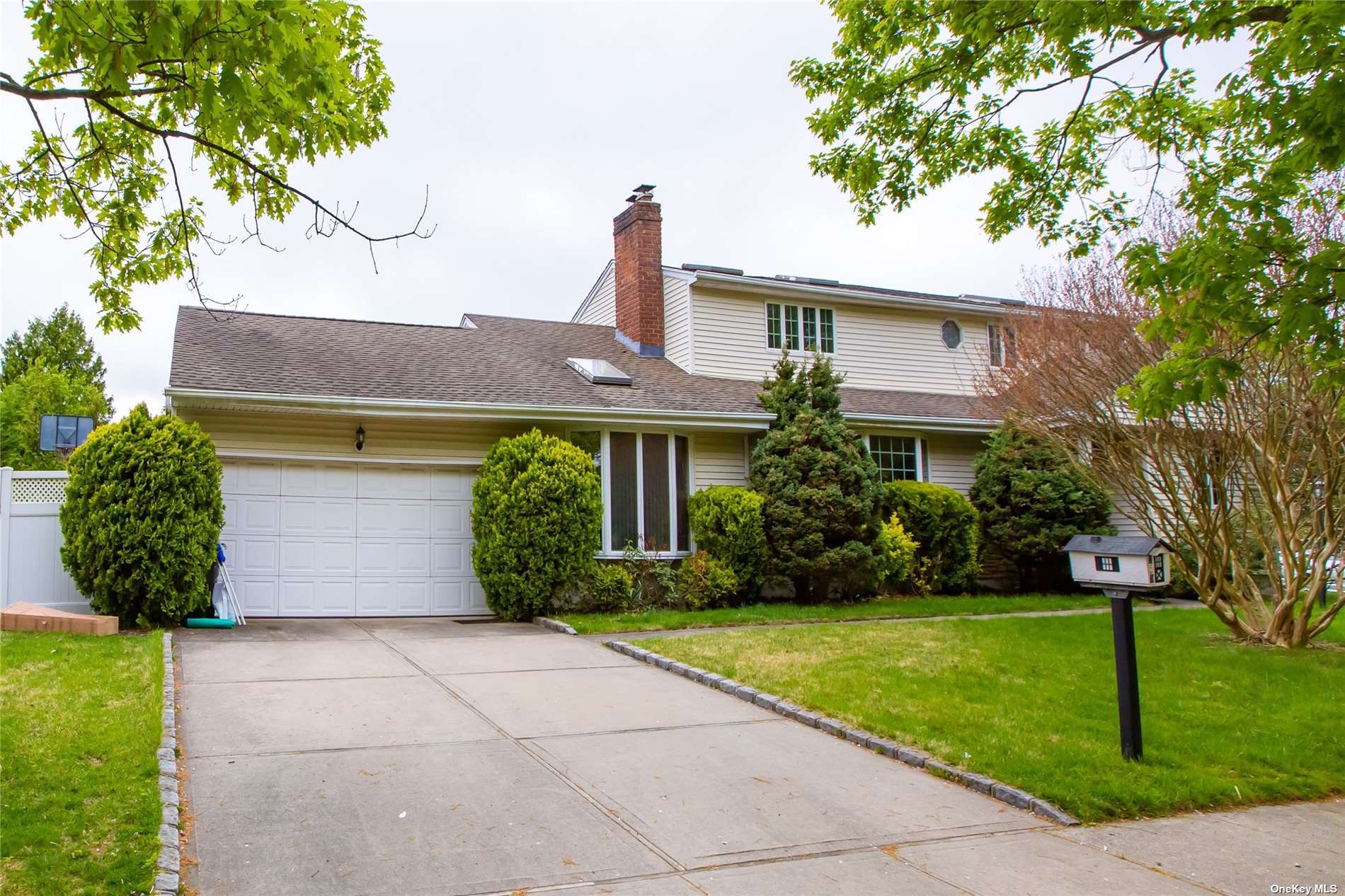 Cold Spring Rd, Syosset, NY 11791