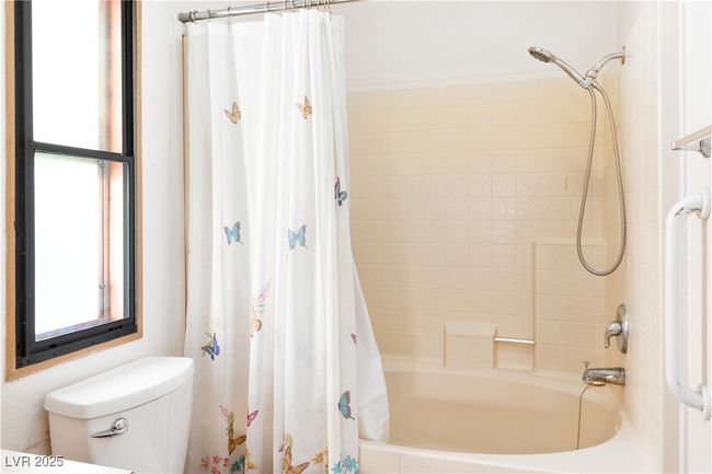 Full bath featuring toilet and shower / tub combo | Image 25