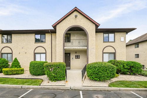 72 Omni Parc Dr, Nanuet, NY, 10954-5950 | Card Image