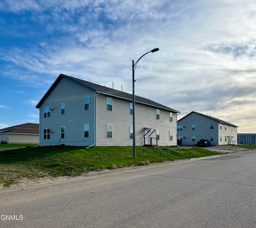 202206 10th Ave Se, Crosby, ND, 58730-6600 | Card Image