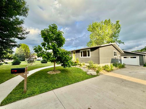 401 Mound St, Decorah, IA, 52101-1505 | Card Image