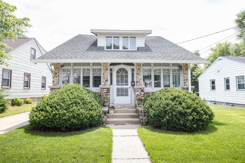 909 Buena Vista Avenue, Waukesha, WI, 53188 | Card Image