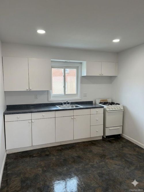 b6-629 Wellwood Ave, Lindenhurst, NY, 11757-2041 | Card Image