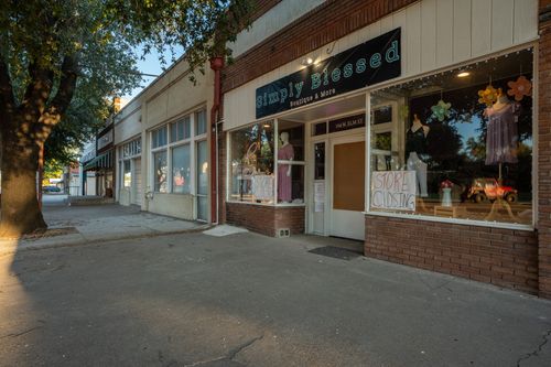 104 W Elm St, Hillsboro, TX, 76645-2030 | Card Image