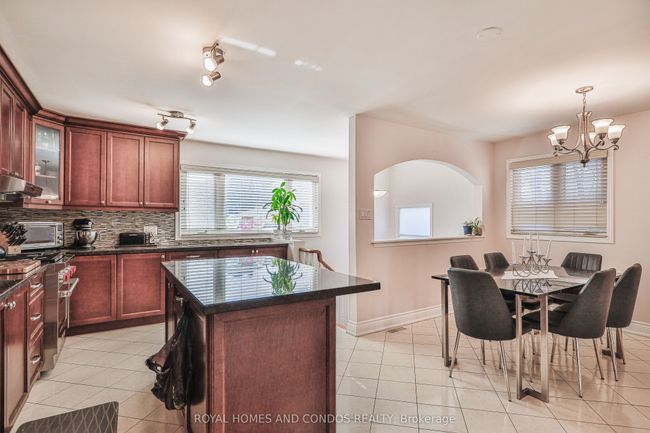 1075 Glengrove Ave, House other with 4 bedrooms, 3 bathrooms and 4 parking in North York ON | Image 12