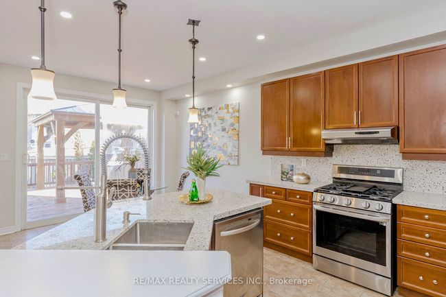 33 Leparc Rd, House other with 7 bedrooms, 5 bathrooms and 5 parking in Brampton ON | Image 8