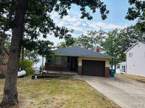 747 Squaw Rd, Cuba, MO, 65453-9610 | Card Image