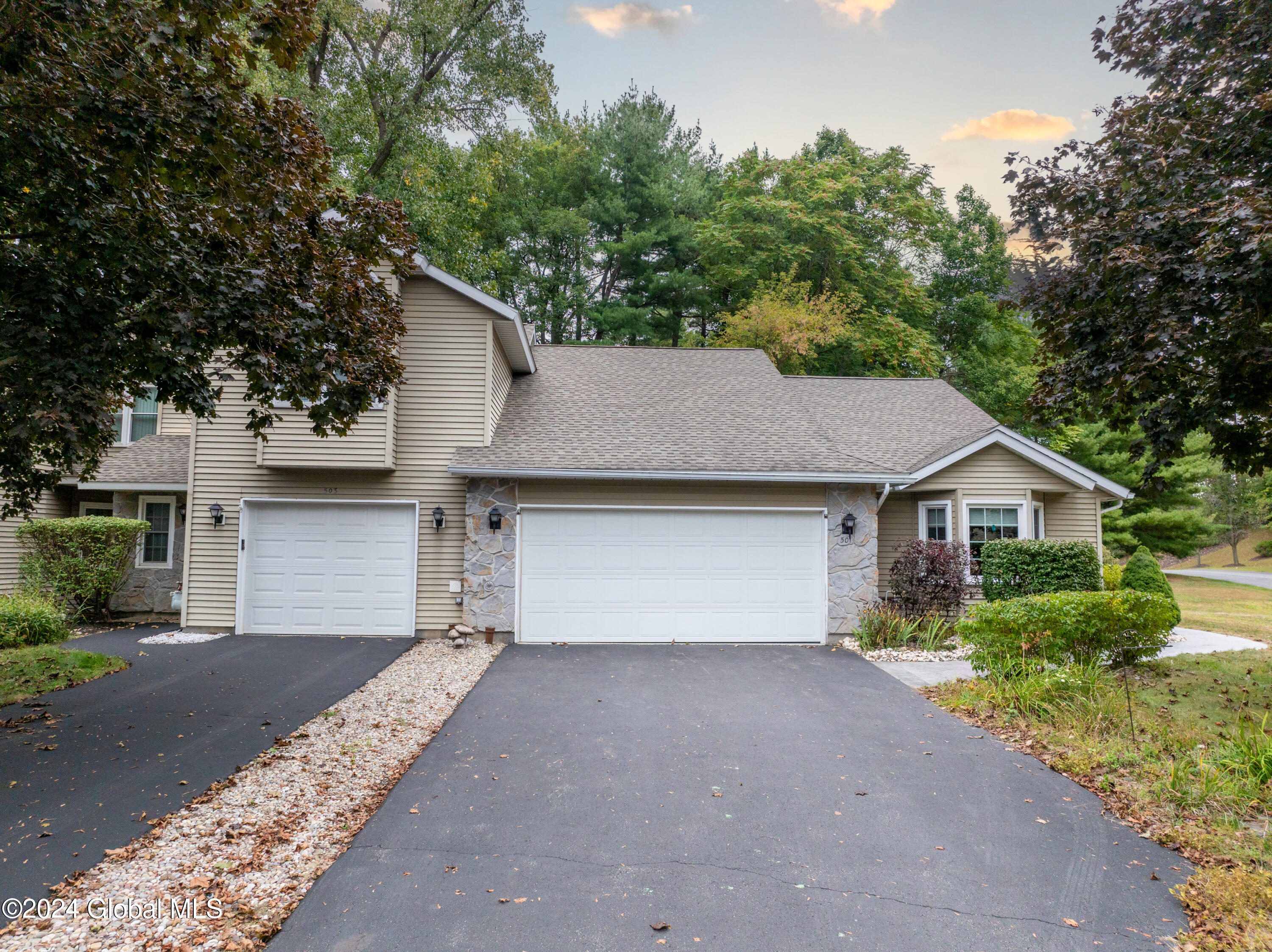 Highwood Cir, Albany, NY 12203