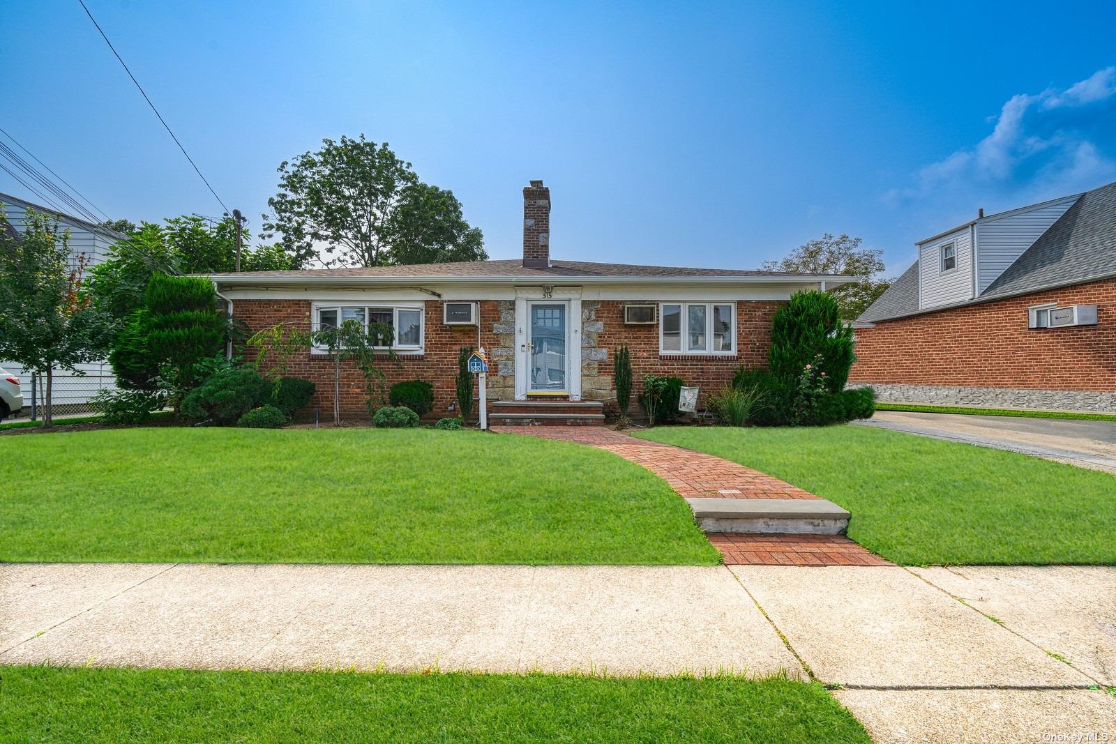 12th St, New Hyde Park, NY 11040