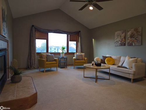 1110 15th St Se, Mason City, IA, 50401-6984 | Card Image