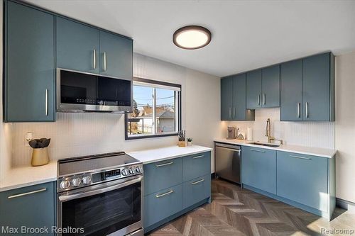 3207 N Altadena Ave, Royal Oak, MI, 48073-3557 | Card Image