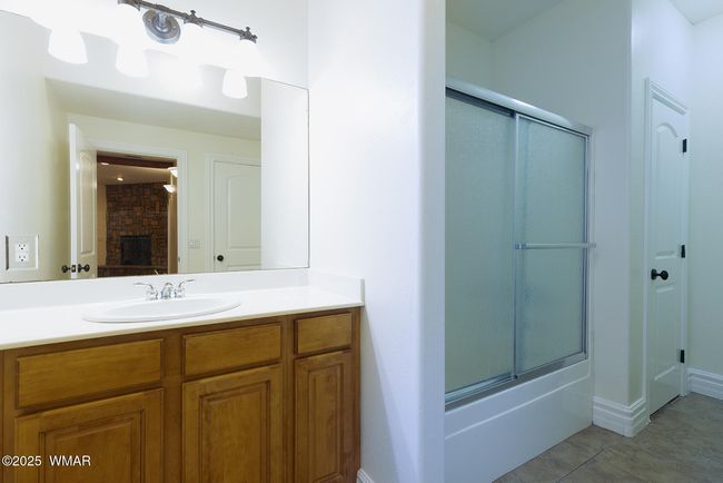 Bathroom 4 | Image 51
