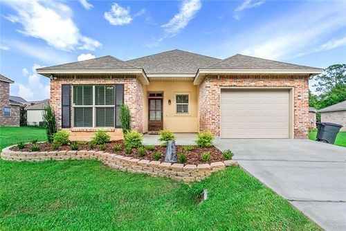 217 Coushatta Cir, Madisonville, LA, 70447-3721 | Card Image