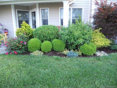 601 Willow Pond Dr, Riverhead, NY, 11901-7229 | Card Image