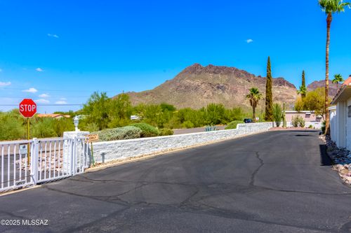 2833 S Full Moon Dr, Tucson, AZ, 85713-4382 | Card Image