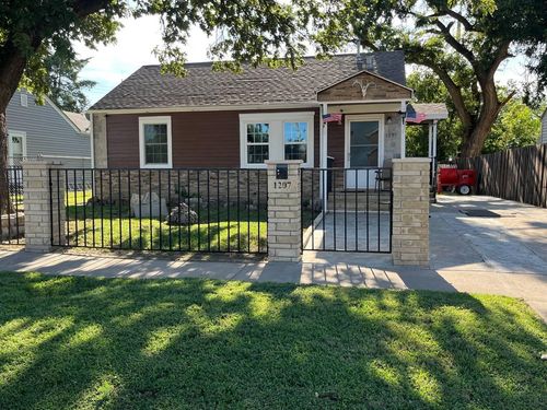 1207 N Hydraulic St, Wichita, KS, 67214-2611 | Card Image