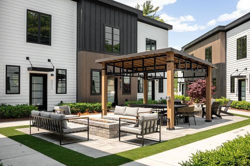 307 Hamilton St, Traverse City, MI, 49686-2914 | Card Image