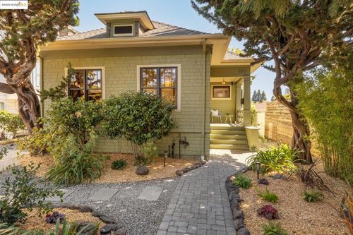 2204 Woolsey St, Berkeley, CA, 94705-1833 | Card Image