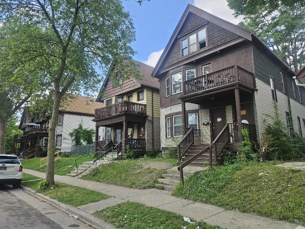 33rd St, Milwaukee, WI 53210
