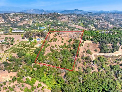 3240 Via Del Cielo, Fallbrook, CA, 92028-8885 | Card Image