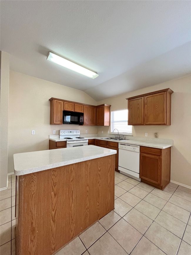 8512 Cactus Patch Way, House other with 3 bedrooms, 2 bathrooms and null parking in Fort Worth TX | Image 7