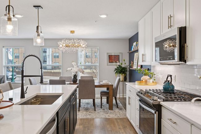 641 Village Dr, Townhouse with 4 bedrooms, 4 bathrooms and null parking in New Brighton MN | Image 16