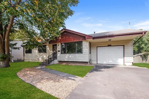 2264 Rice Creek Rd, New Brighton, MN, 55112-5121 | Card Image
