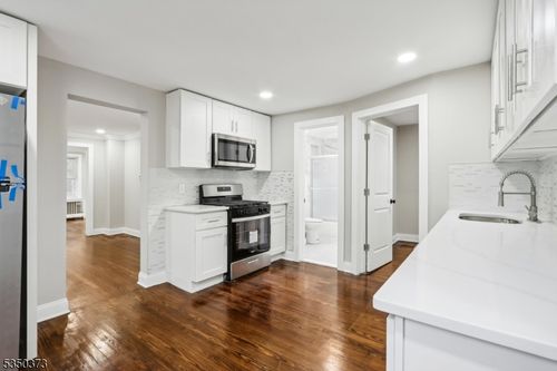 621 Roosevelt Ave, Carteret, NJ, 07008-2913 | Card Image