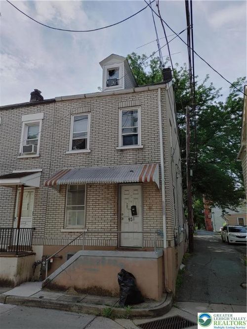 956 Oak St, Allentown, PA, 18102-3923 | Card Image