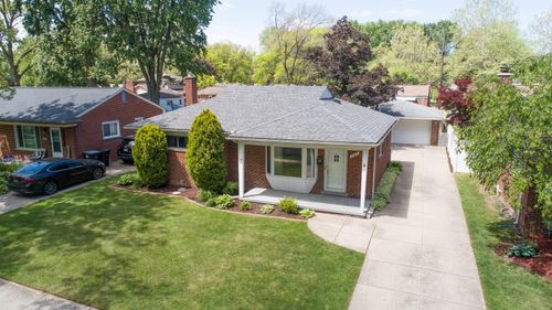 9085 Brentwood St, Livonia, MI, 48150-4022 | Card Image